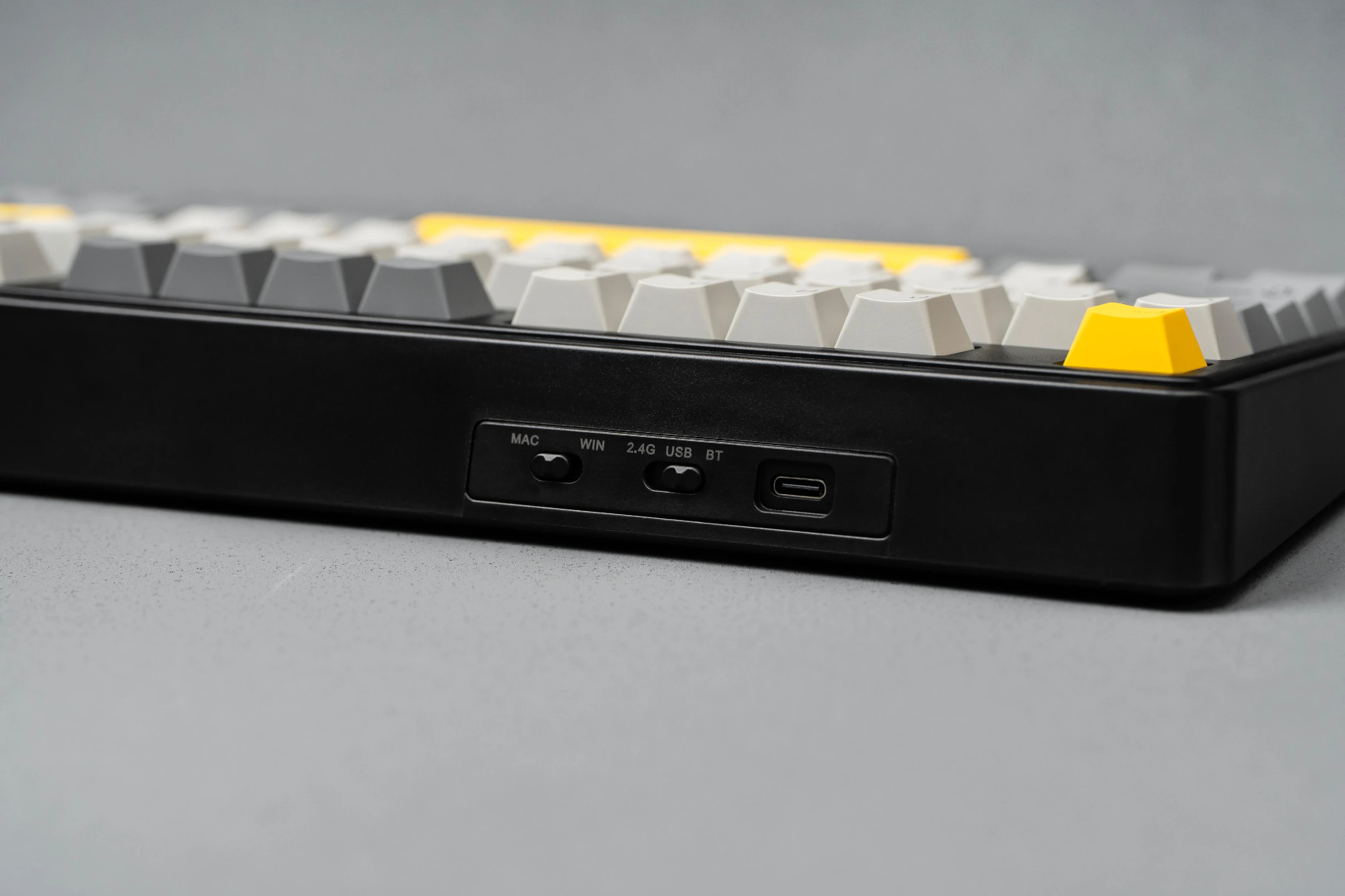 Ajazz геймърска механична клавиатура Wireless Gaming Mechanical Keyboard AK980 V2 - Maillard Switch [Linear] (English US), Purple, White