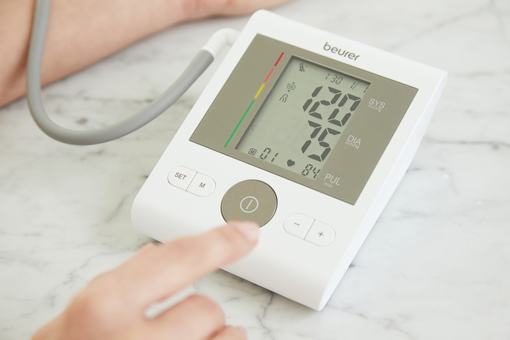 Beurer BM 28 Upper arm blood monitor; risk indicator; arrhythmia detection; cuff position control; medical device; circumferences 22- 42 cm; storage bag