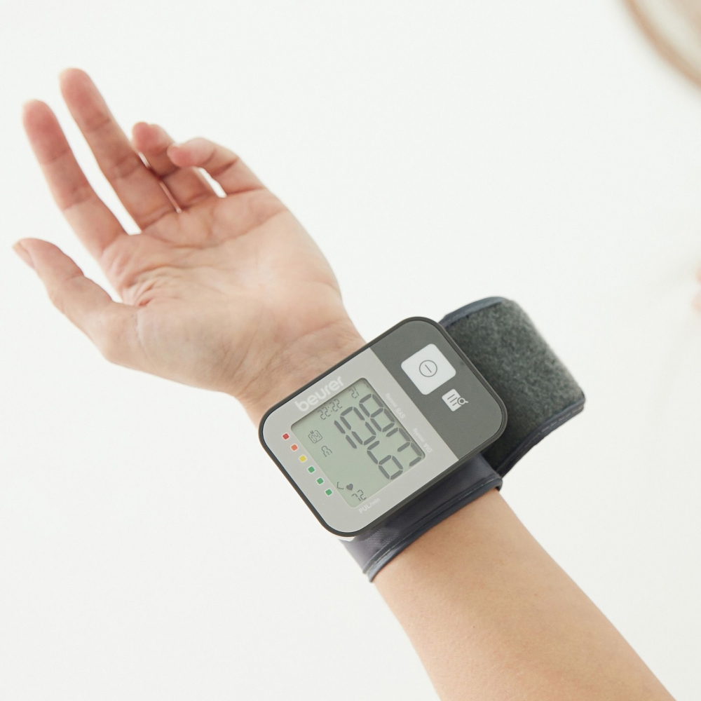 Beurer BC 27 Wrist blood pressure monitor; large