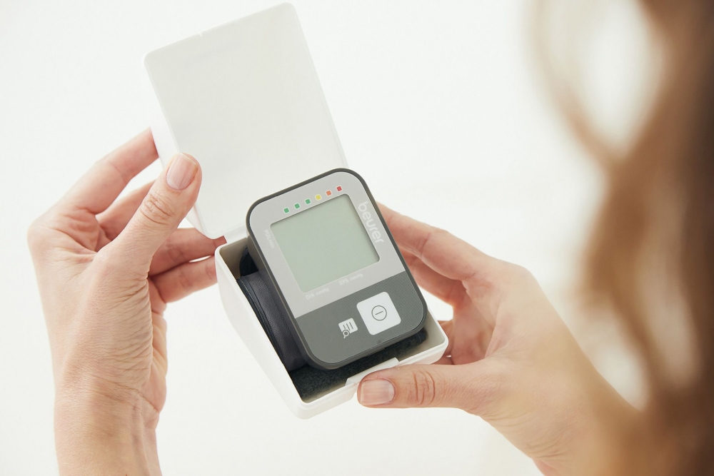 Beurer BC 27 Wrist blood pressure monitor; large