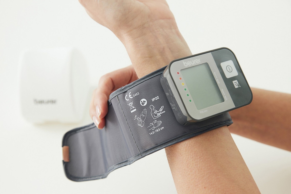 Beurer BC 27 Wrist blood pressure monitor; large